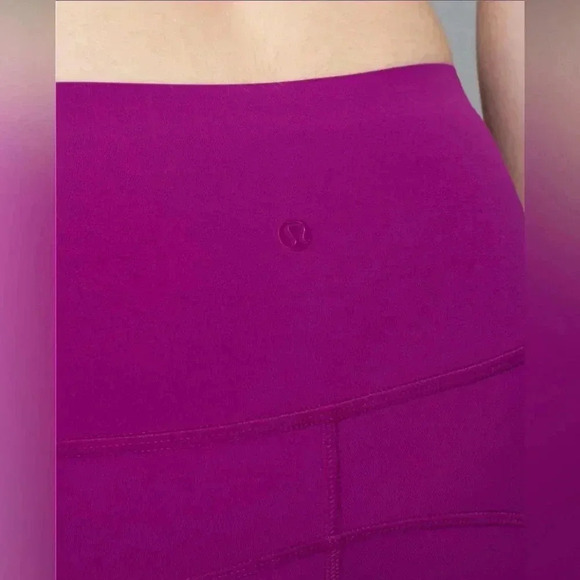 Lululemon Hot To Street Crop  Size 6 Regal Plum - Picture 7 of 14